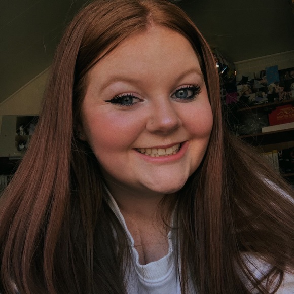 Meet your Posher, Hannah - Picture 1 of 1